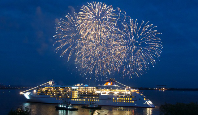 Hafengeburtstag und Schiffstaufe bei Blankenese